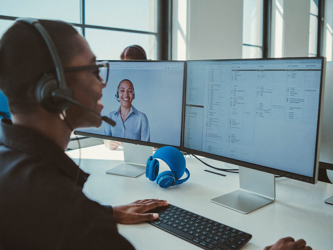 A ScaleDesk virtual assistant at work